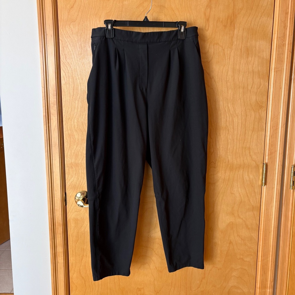 Lululemon Pleated Tapered Crop Pants Womens 12 Black High Rise Side Zip W5CTYS